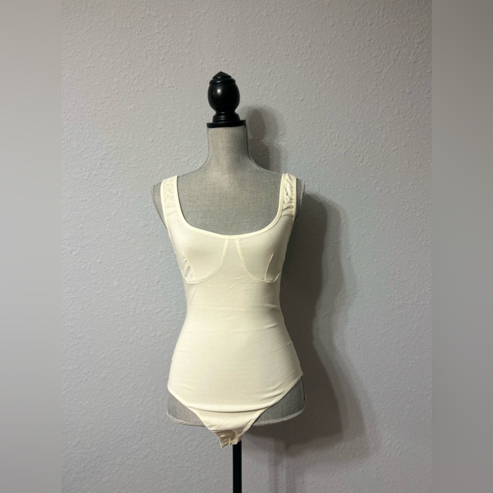 Pretty Little Things Women’s Cream Bodysuit Sz M